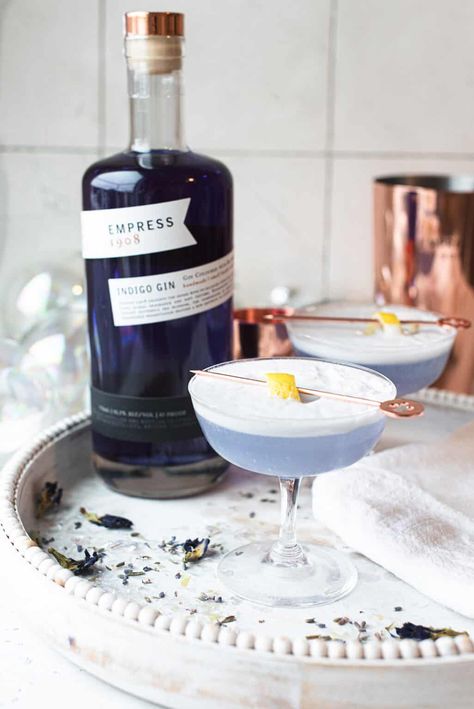 Dazzle your guests this holiday with an Empress Frost Fizz! This elegant cocktail marries Empress Gin with elderflower tonic and ginger syrup. Empress Gin, Gin Fizz Cocktail, Gin Sour, Punch Cocktails, Ginger Syrup, Gin Fizz, Christmas Cocktails, Gin Cocktails, All Aboard