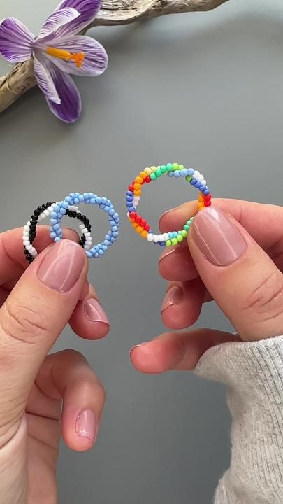 Seed Bead Wire Ring, Cute Seed Bead Rings, Seed Bead Ring Ideas, Seed Bead Rings Diy, Beaded Ring Ideas, Beads Ring Tutorial, Seed Bead Rings Tutorial, Beaded Rings Tutorials, Seed Bead Rings