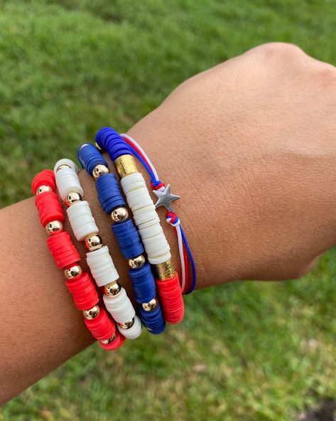 Patriotic Bracelets Diy, Holiday Heishi Bracelets, Usa Bracelet Ideas, Usa Clay Bead Bracelets, Bracket Colors, 4th Of July Bracelets, 4th Of July Jewelry, Usa Bracelet, Patriotic Bracelet