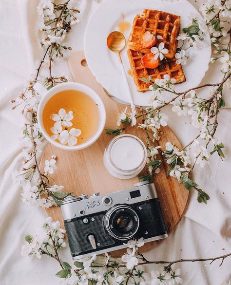 Flat Lay Inspiration, Flatlay Photography, Food Photography Tips, Spring Mood, Flatlay Styling, Flat Lay Photography, Blogger Tips, Spring Photography, Flat Lays