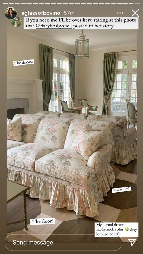 Cottage Style Couches, Cottage Couch, Vintage Floral Sofa, English Decoration, Floral Couch, Classic Room, Shabby Chic Sofa, Bedroom Bliss, Cottage Living Rooms