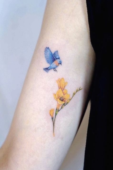 Freesia Tattoo, Small Tattoo Ideas For Men, Tattoo Unique, Daffodil Tattoo, Feather Tattoo Design, Tattoos For Women Half Sleeve, Best Tattoos For Women, Small Tattoo Ideas, Tattoo Ideas For Men