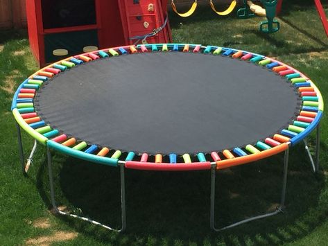 DIY: Pool Noodle Safety Hack For Springs on Trampoline Old Trampoline, Trampoline Tent, Playhouse Ideas, Backyard Trampoline, Pool Noodle, Backyard Diy, Diy Pool, Pool Noodles, Kid Pool