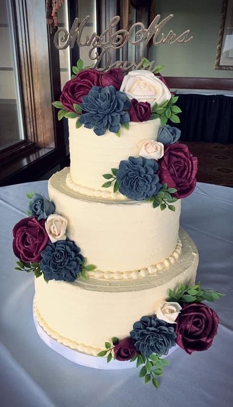 Navy And Wine Wedding Colors Table Settings, Wedding Cakes Maroon And Navy Blue, Navy Blue And Wine Wedding Colors, Navy Blue Burgundy Ivory Wedding, Burgundy And Navy Blue Wedding Centerpieces, Maroon Themed Wedding Cake, July Wedding Aesthetic, Blue And Burgundy Wedding Centerpieces, Navy And Red Wedding Cake