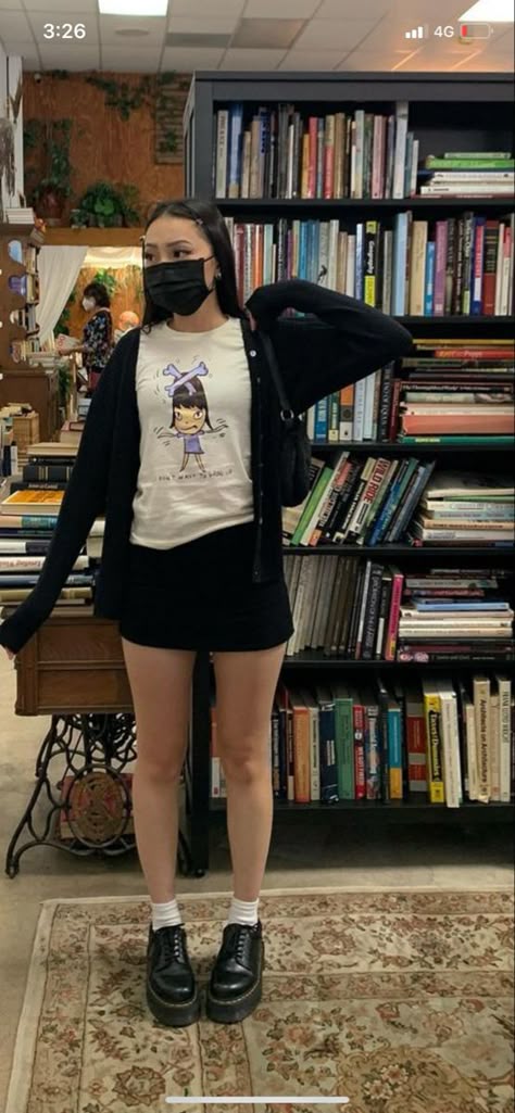 Doc Martens Outfit 1461 Shoes, Spring Outfits With Doc Martens, Outfits With 1461 Docs, How To Style 1461 Doc Martens, Low Dc Martens Outfit, Docs 1461 Outfit, Doc 1461 Outfit, Doc Martens Outfit Aesthetic, Dr Martens Outfit Aesthetic