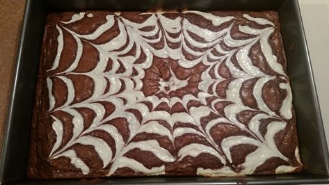 Amazing Brownies, How To Make Spiders, Chipotle Vinaigrette, Halloween Brownies, Spider Pictures, Cheese Brownies, Cream Cheese Brownies, Vitamix Blender, Halloween Is Coming