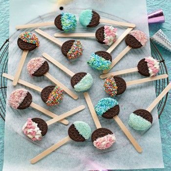 Chocolate OREO Pops Recipe | myfoodbook Pops Recipes, Peppermint Slice, Kids Birthday Party Food, Easy Home Recipes, Christmas Peppermint, Chocolate Pops, Oreo Chocolate, Chocolate Oreo, Cadbury Chocolate