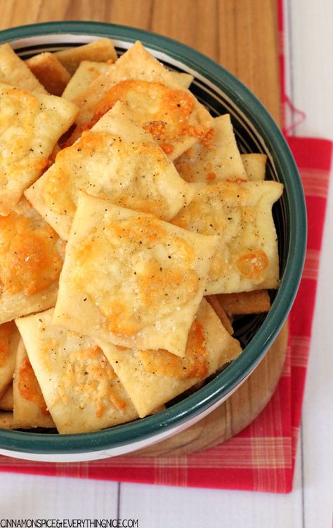 White Cheddar Cheese Crackers-Cinnamon Spice & Everything Nice Cheez Its, Homemade Crackers, Cracker Recipes, Snack Treat, Cinnamon Spice, White Cheddar, Snack Attack, Cheez It, Homemade Snacks