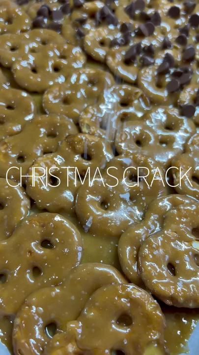 Lauren Bower on TikTok Cooklikeamother Pretzel Crisps, Pretzel Crisp Christmas Bark, Pretzel Thins Snacks, Pretzel Crisps Desserts, Pretzel Chip Toffee, Christmas Cracker Pretzel, Pretzel Crisp Toffee, Pretzel Crisp Bark, Pretzel Crackers Recipe