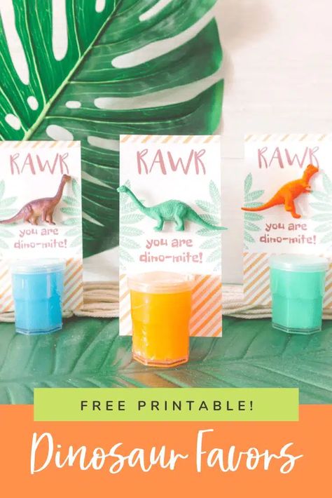 Go dino-crazy with these adorable DIY dinosaur party favor ideas! Download the FREE PRINTABLE on the blog! From themed treat bags to dino-inspired trinkets, turn your child's birthday into a prehistoric wonderland. Dinosaur Party Favor Ideas, Dinosaur Goodie Bags Ideas, Diy Dinosaur Party, Dinosaur Valentine Cards, Dinosaur Valentine, Dinosaur Favors, Market Day Ideas, Diy Dinosaur, Dinosaur Valentines