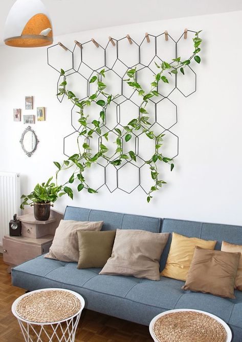 6 Ways To Include Indoor Vines In Your Interior | Modular hexagon wall hangings are designed to add a geometric element to your interior while providing your vines with the perfect frame to climb. Indoor Vines, Indoor Gardens, Plant Decor Indoor, Cool Ideas, Ikea Hacks, A Living Room, Plant Wall, Design Case, Decor Rustic