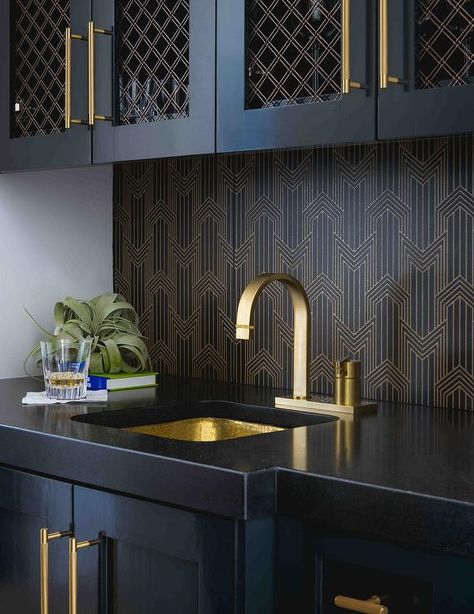 Black Wet Bar, Wet Bar Cabinets, Wet Bar Sink, Black Quartz Countertops, Wet Bar Designs, Home Wet Bar, Black Backsplash, Home Bar Rooms, Basement Bar Designs