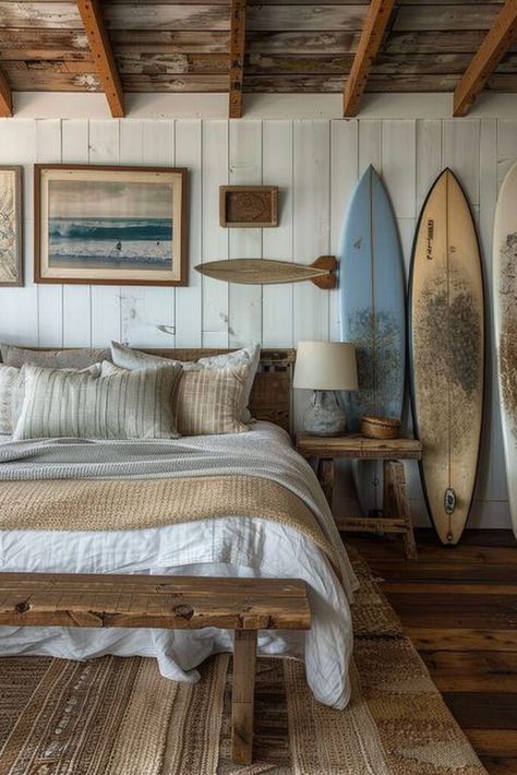 Coastal Shack, Boho Coastal Bedroom, Surf Bedroom, Surfer Room, Surf Room Decor, Coastal Bedroom Ideas, Surf Room, Beach House Interior Design, Beachy Room