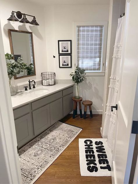 Kids And Guest Bathroom Ideas, Modern Farmhouse Kids Bathroom, Neutral Kids Bathroom Ideas, Neutral Guest Bathroom, Simple Farmhouse Bathroom, Kids Guest Bathroom Ideas, Neutral Kids Bathroom, Inviting Home Decor, Boys Bathroom Decor