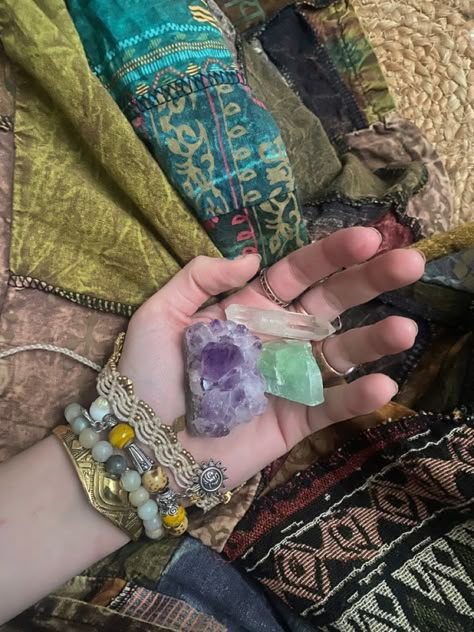 Boho Astethic, Hippie Grunge Aesthetic, Hippie Witch Aesthetic, Hippy Aesthetic, Dark Hippie, Mundo Hippie, Outfitinspo Style, Granola Aesthetic, Hawaii Aesthetic