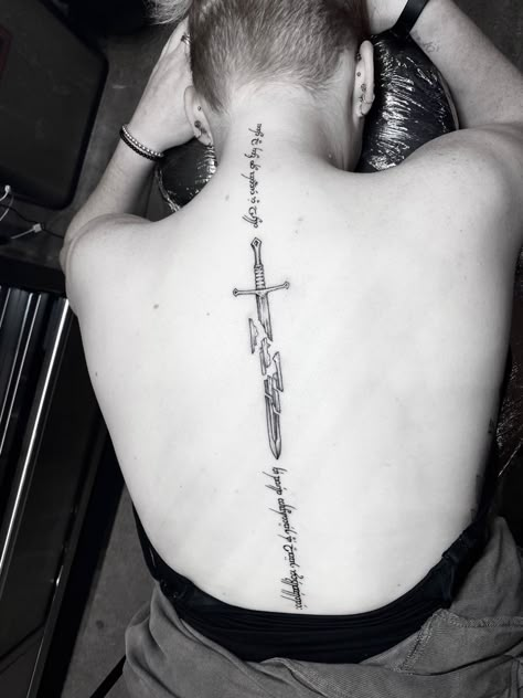 spine back not all who wander are lost the best adventures are always unexpected line work black ink white flower men Lord Of The Rings Chest Tattoo, Lotr Back Tattoo, Lord Of The Rings Swords Tattoo, Aragorn Tattoo, Lotr Tattoo Elvish, Jrr Tolkien Tattoo, Shards Of Narsil Tattoo, Lord Of The Rings Tattoo Minimalist, Lotr Spine Tattoo