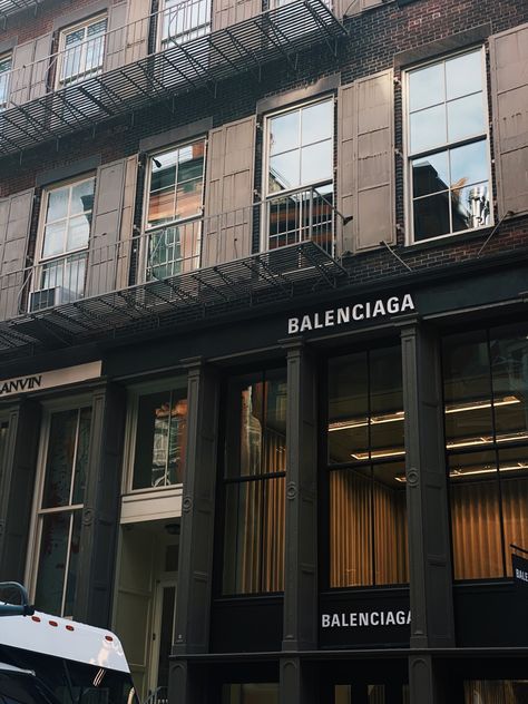 We love a good balenciaga store Map Visualization, Balenciaga Aesthetic, Balenciaga Store, Coffee House Design, Aesthetic Cover, Brand Aesthetic, Designer Shopping, Aesthetic Life, Nyc Shopping