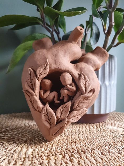 Heart Clay Sculpture, Clay Brain, Anatomical Heart Art, Heart Pottery, Heart Ceramic, Clay Heart, Sculpture Art Clay, Ceramic Artwork, Ceramic Heart