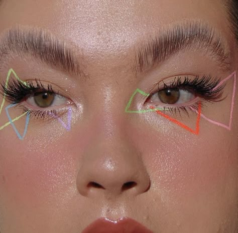 Colorful Graphic Liner, Graphic Liner Makeup, Triangle Makeup, Hippie Makeup, Artsy Makeup, Liner Makeup, Sparkly Makeup, Danessa Myricks, Show Makeup