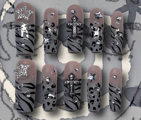 Black Goth Nails Acrylic, Emo 2000s Nails, Nail Designs Emo, Scenecore Nails, Goth Mcbling, Y2k Cross Nails Acrylic, 200s Nails, Nail Ideas With Charms, Scene Nails Emo