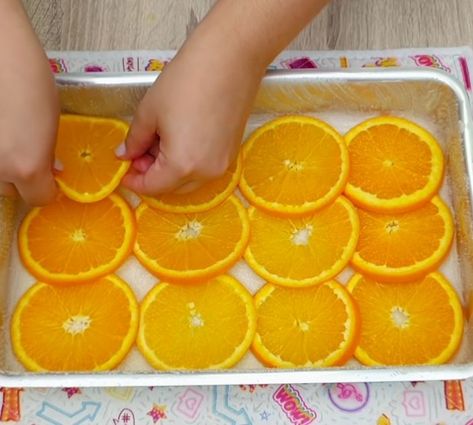 Orange upside down cake recipe Orange Syrup Cake Recipe, Orange And Lemon Cake, Upside Down Cake Recipes, Upside Down Orange Cake Recipe, Upside Down Cake Recipe, Orange Pastry, Candied Orange Slices Cake Decoration, Orange Upside Down Cake, Orange Slice Fruit Cake