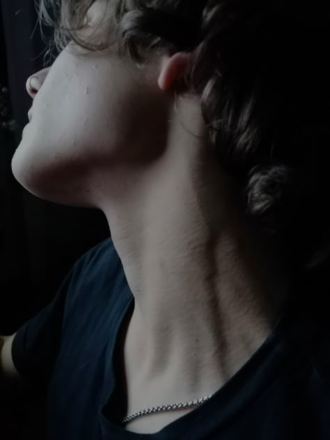 Good Jawline Guys, Masculine Jawline On Women, Guys Jawline Aesthetic, Men’s Jawline, Female Gaze Aesthetic Men, Strong Jawline Men Aesthetic, Sharp Jawline Men Aesthetic, Men Jawline Aesthetic, Sharp Face Men