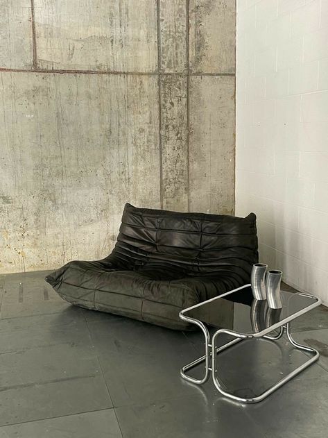 Ligne Roset Togo, Aesthetic Art Love, 60s Interior, Aesthetics Fashion, Michel Ducaroy, Togo Sofa, Bedroom Renovation, Grunge Vintage, Apartment Decor Inspiration