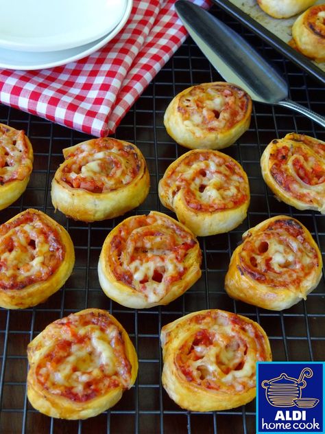 Pizza scrolls Afternoon Tea Party Food, Pizza Scrolls, Morning Teas, Ladybug Christmas, Picknick Snacks, Easter Buffet, Afternoon Tea At Home, Christmas Afternoon Tea, Savoury Treats