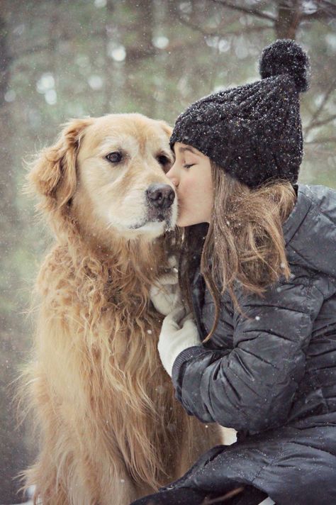 A girl and her dog🐾 Dog And Woman Photography, Dog Photography Ideas With Owner, Dog And Owner Photography, Dog Christmas Pictures With Owner, Dog Photography Winter, Dog Photoshoot Ideas With Owner, Winter Senior Pictures, Dog Photography Poses, Dog Temperature