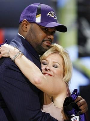 Michael Oher and his Mom can how today in popular culture races are intertwining. In past history it was not acceptable for whites to be with blacks when clearly he has a white mother and he is of african descent. Family Wounds, Michael Oher, Blind Side, Book Signing Event, The Blind Side, Sports Hero, Tim Mcgraw, Book Launch, Ole Miss