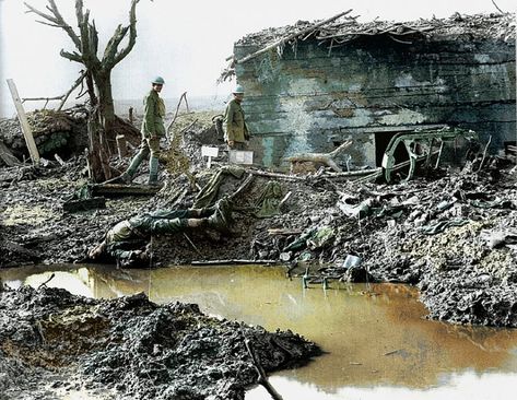 Gas Gas Gas! Its First Ever Use - Ypres 1915 Ww1 Battles, Battle Of Passchendaele, Battle Of Ypres, Canadian Soldiers, The Great, Military History, Zeppelin, Battlefield, First World