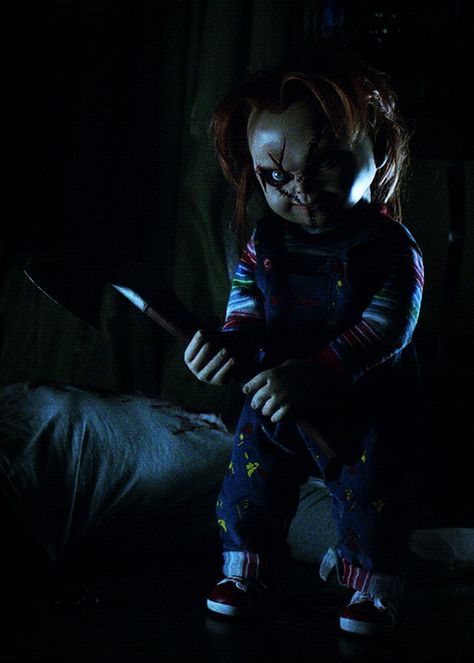 Slasher Party, Curse Of Chucky, Child's Play Movie, Classic Horror Movies Posters, Chucky Movies, Horror Photos, Childs Play Chucky, Chucky Doll, Scary Wallpaper