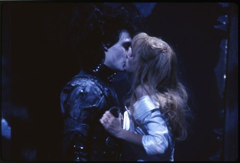 Kim and Edward share a kiss in the castle. | 13 Beautifully Creepy Behind-The-Scenes Photos Of "Edward Scissorhands" Johnny And Winona, Johnny Depp And Winona, Edward Scissor, John Depp, Winona Forever, Kaptan Jack Sparrow, Scissors Hand, Film Vintage, Tim Burton Art