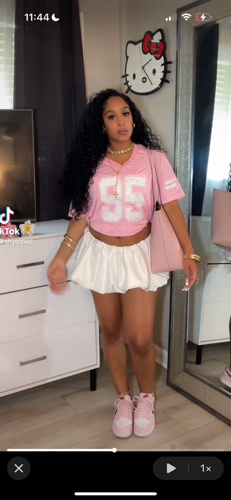 Pink Outfit With Skirt, Pink Jersey Outfit, Nicki Minaj Concert Outfit, Pink Skirt Outfit Ideas, Pink Outfits Black Women, Nicki Minaj Concert, Pink Shirt Outfit, Pink Skirt Outfits, 19th Bday