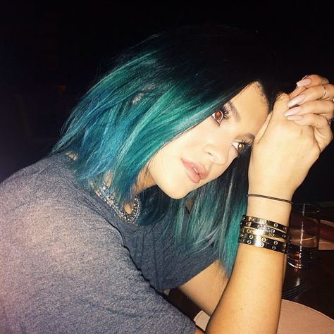 kyliejenner's photo on Instagram Kylie Jenner Blue Hair, Style Kylie Jenner, Kardashian Wedding, Kim Kardashian Wedding, Jenner Hair, Kylie Jenner Hair, Teal Hair, Kylie Jenner Style, Super Hair