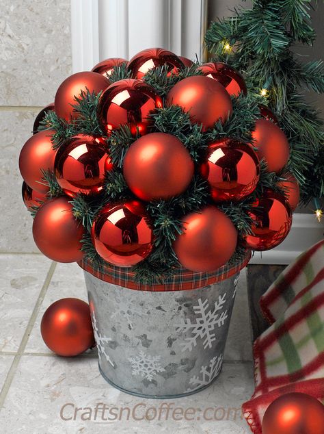 Christmas Topiary Diy Styrofoam Ball, Christmas Ball Topiary Diy, Outdoor Christmas Topiaries, Ornament Trees Diy, Christmas Balls Diy Decorating Ideas, Topiary Christmas Ideas, Diy Topiary Ball, Diy Christmas Topiary Front Doors, Christmas Ornament Topiary Diy