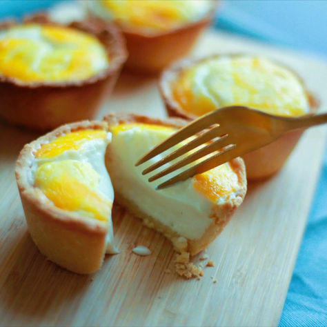 "Hokkaido Baked Cheese Tarts" – ever heard of them?  They're a culinary delight originating from Japan's northernmost island, Hokkaido. Resembling egg tarts with their size and golden-brown crust, they offer a heavenly blend of buttery, flaky crust and rich, creamy cheese filling.  Whether freshly baked or chilled, they're a treat. Try out both variations and let us know which was your favorite! Hokkaido Baked Cheese Tart, Bake Cheese Tart, Tarts Recipe, Cheese Tart, Seaweed Snacks, Veggie Chips, Healthy Sweet Snacks, Cheese Tarts, Baked Cheese