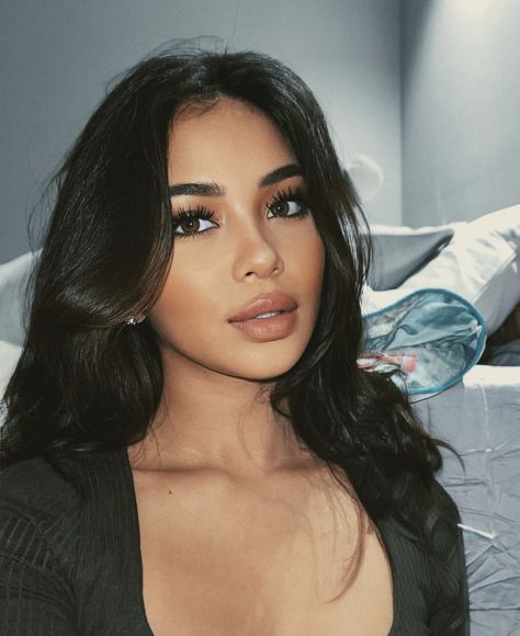 Dark Features Women, Natural Latina Makeup, Southeast Asian Makeup, Natural Baddie Makeup, Soft Baddie Makeup, Becky G Makeup, Hispanic Makeup, Make Up Brown Eyes, 90s Latina Aesthetic