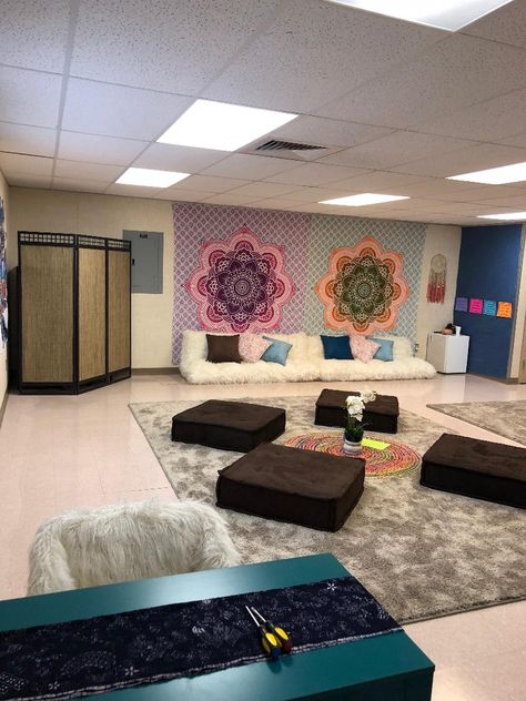 Calming Room Ideas, School Wellness, Calm Room, School Counseling Office, Calming Room, Wellness Room, Zen Zone, Zen Den, Classroom Seating