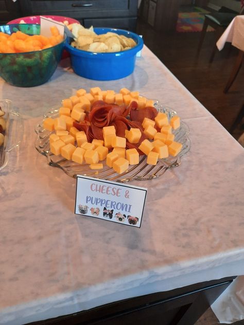 Puppy Themed Charcuterie Board, Puppy Birthday Food Ideas, Food For A Dog Themed Party, Dog Birthday Food Ideas, Puppy Party Snacks, Dogs Second Birthday Ideas, Puppy Dog Party Food, Puppy Dog Party Ideas, Dog Theme Birthday Party Food