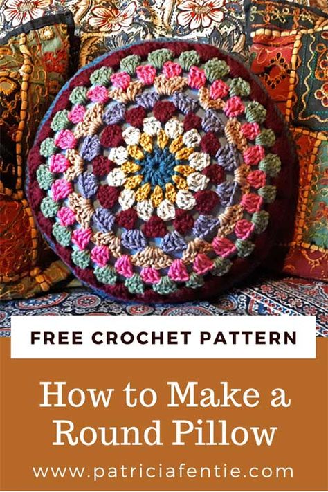 Round Crochet Pillow Patterns, Round Crochet Pillows Free Patterns, Granny Square Pillow Cover Pattern, Knitted Round Pillow, Diy Crochet Pillow Cover, Crochet Round Pillow Cover, Crochet Circle Pattern Free, Granny Square Pillow Pattern Free, Granny Circle Crochet Pattern