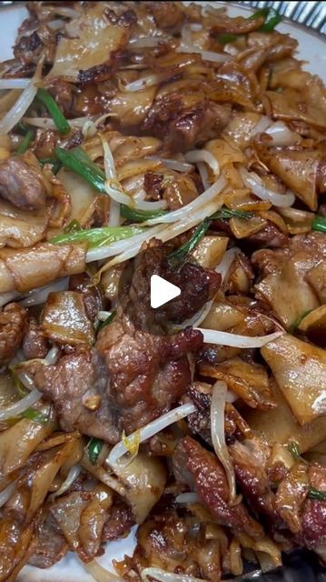 Chinease Food, Asian Ground Beef Recipes, Chow Fun Noodles, Wide Rice Noodles, Beef Chow Fun, Asian Cusine, Chow Fun, Rice Noodle Recipes, Asian Dish