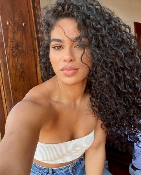 Biracial Women, Women With Freckles, All Hairstyles, Colored Curly Hair, Beautiful Curly Hair, Beautiful Natural Hair, Naturally Curly, Beautiful Long Hair, Hair Crush