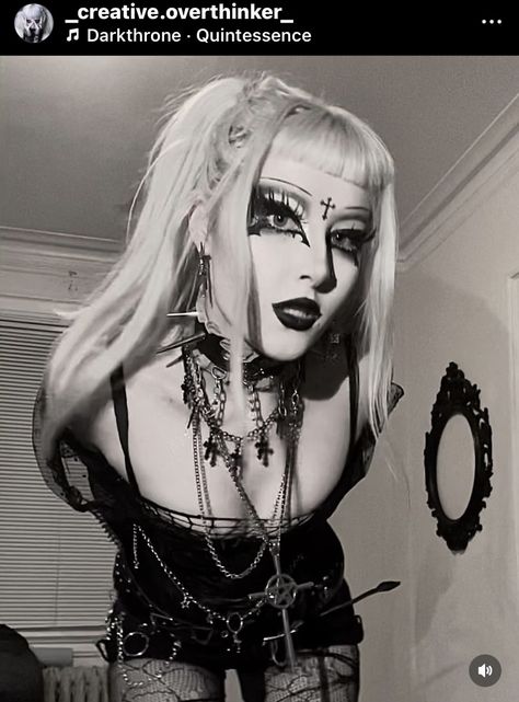 Blonde Trad Goth, Goth Blonde Hair, Drama Kween, Blonde Goth Aesthetic, Blond Goth, Light Goth, Blonde Goth, Dark Gothic Fashion, Trad Goth Makeup