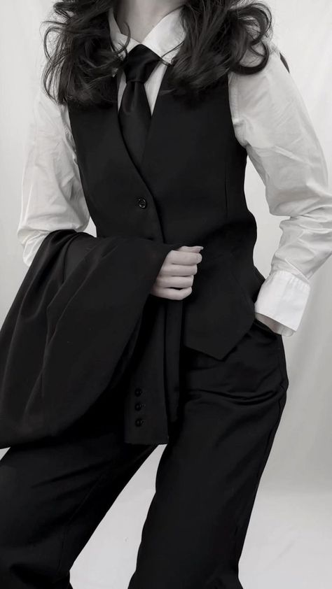 Suit With Gloves Woman, Suit For Woman Aesthetic, Business Woman Black Outfit, Button Shirt Reference, Suit Reference Women, Women Bodyguard Outfit, Suit In Women, Black Outfit Women Classy, Woman Black Suit Fashion