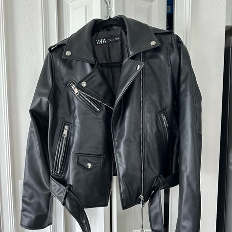 Cropped leather jacket outfit