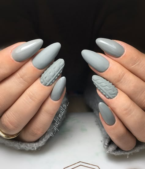 #nails #nailart #nailsofinstagram #greynails #sweaters #sweaterpattern #ruscona #gabinails Sweater Nails Gray, Grey Sweater Nail Design, Almond Nails Designs January, Gray Nails Almond, Gray Sweater Nails, Grey Sweater Nails, Marry Chirsmas, Christmas Nails Sweater Pattern, Sweater Pattern Nails