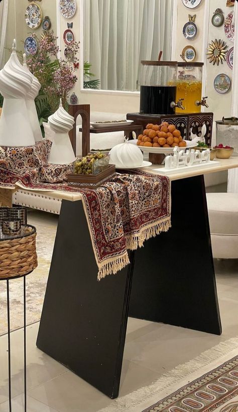 Ramadan Room Decor, Ramadan Home Decorations, Ramadan Decorations Ideas, Ramadan Table Setting, Ramadan Home Decor, Ramadan Table Decor, Ramadan Table, Food Display Table, Ramadan Kareem Decoration