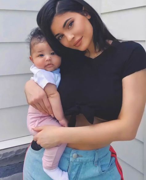 kylie jenner with stormi | aesthetic | kardashians with kids | Moda Kylie Jenner, Kylie Jenner Album, Kylie Jenner Fotos, Kylie Jenner Fans, Kily Jenner, Kylie Jenner Baby, Jenner Kids, Kylie Travis, Look Kylie Jenner