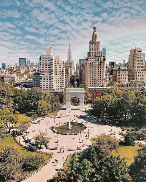 The Serhant Team on Instagram: “A beautiful Friday in Washington Square Park 🏃‍♂️ | Comment your favorite place in NYC!⁣ — ⁣ 📸 @hurlie.0723” New York City Birthday, Washington Square Park Nyc, Beautiful Friday, Park Square, Washington Park, Nyc Park, The Finger Lakes, New York City Skyline, New York Trip